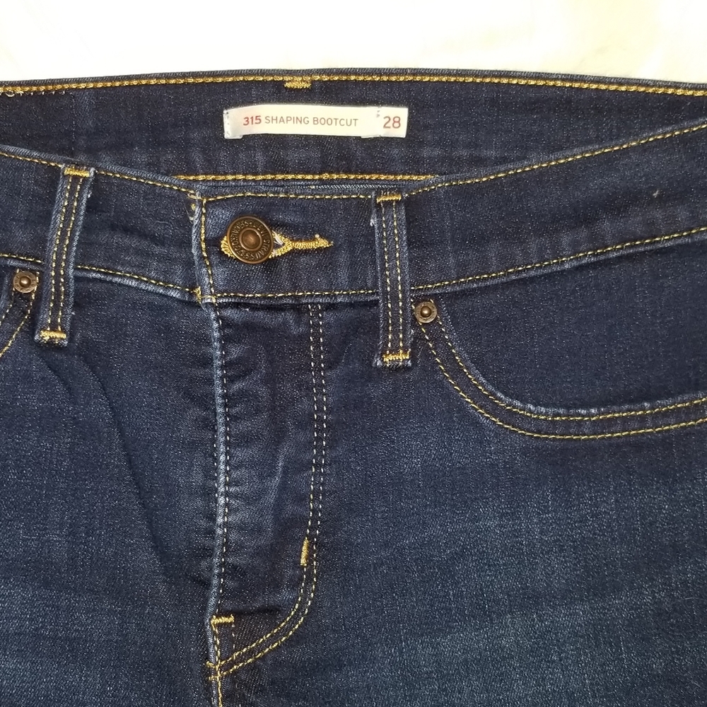 ๐๏ธ๐๏ธ NWOT LEVI'S SHAPING BOOTCUT JEANS ๐ฆ - Picture 3 of 6